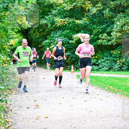 12.10.2025 - Bramfelder Halbmarathon 2025 Dr. Thomas Lammeyer http://msf.ph/oto/9347892 12.10.2025 10:25:20 Laufen 2538, 2619, 2178 meine-sportfotos.de