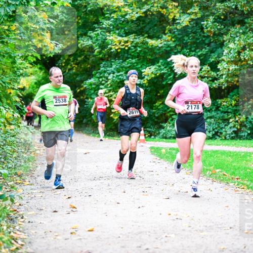 12.10.2025 - Bramfelder Halbmarathon 2025 Dr. Thomas Lammeyer http://msf.ph/oto/9347897 12.10.2025 10:25:21 Laufen 2538, 2619, 2178 meine-sportfotos.de