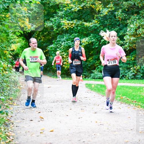 12.10.2025 - Bramfelder Halbmarathon 2025 Dr. Thomas Lammeyer http://msf.ph/oto/9347898 12.10.2025 10:25:21 Laufen 2539, 2619, 2178 meine-sportfotos.de