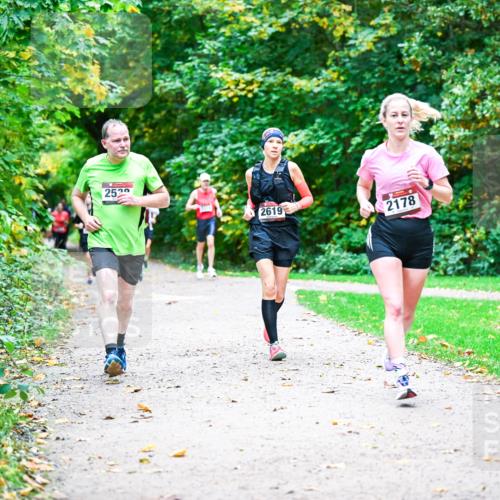 12.10.2025 - Bramfelder Halbmarathon 2025 Dr. Thomas Lammeyer http://msf.ph/oto/9347899 12.10.2025 10:25:21 Laufen 2520, 2619, 2178 meine-sportfotos.de