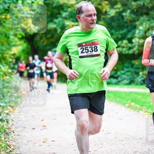 12.10.2025 - Bramfelder Halbmarathon 2025 Dr. Thomas Lammeyer http://msf.ph/oto/9347914 12.10.2025 10:25:23 Laufen 34, 2538, 2619 meine-sportfotos.de