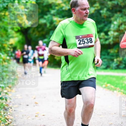 12.10.2025 - Bramfelder Halbmarathon 2025 Dr. Thomas Lammeyer http://msf.ph/oto/9347915 12.10.2025 10:25:23 Laufen 34, 2538, 2619 meine-sportfotos.de