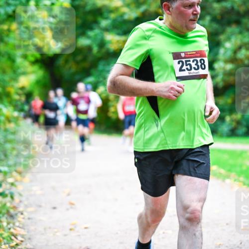 12.10.2025 - Bramfelder Halbmarathon 2025 Dr. Thomas Lammeyer http://msf.ph/oto/9347916 12.10.2025 10:25:23 Laufen 34, 2538, 2619 meine-sportfotos.de