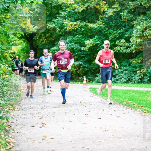 12.10.2025 - Bramfelder Halbmarathon 2025 Dr. Thomas Lammeyer http://msf.ph/oto/9347925 12.10.2025 10:25:26 Laufen 2848, 2330, 7, 2190, 2314 meine-sportfotos.de