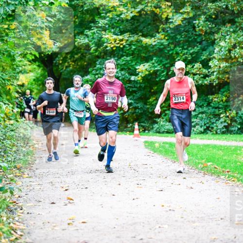 12.10.2025 - Bramfelder Halbmarathon 2025 Dr. Thomas Lammeyer http://msf.ph/oto/9347928 12.10.2025 10:25:26 Laufen 2848, 2330, 2190, 2314 meine-sportfotos.de