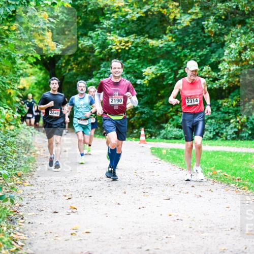 12.10.2025 - Bramfelder Halbmarathon 2025 Dr. Thomas Lammeyer http://msf.ph/oto/9347929 12.10.2025 10:25:26 Laufen 2848, 2330, 2190, 2314 meine-sportfotos.de