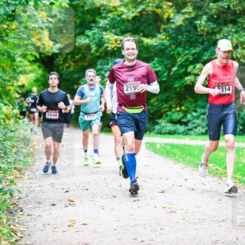 12.10.2025 - Bramfelder Halbmarathon 2025 Dr. Thomas Lammeyer http://msf.ph/oto/9347935 12.10.2025 10:25:27 Laufen 2848, 2330, 2192, 2314 meine-sportfotos.de