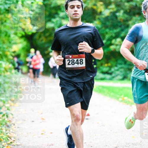 12.10.2025 - Bramfelder Halbmarathon 2025 Dr. Thomas Lammeyer http://msf.ph/oto/9347953 12.10.2025 10:25:30 Laufen 2848, 2330 meine-sportfotos.de