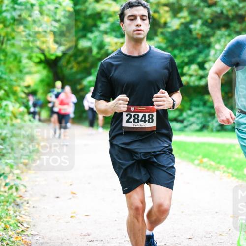 12.10.2025 - Bramfelder Halbmarathon 2025 Dr. Thomas Lammeyer http://msf.ph/oto/9347954 12.10.2025 10:25:30 Laufen 34, 2848, 2330, 109 meine-sportfotos.de