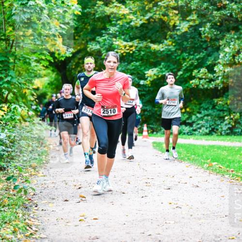 12.10.2025 - Bramfelder Halbmarathon 2025 Dr. Thomas Lammeyer http://msf.ph/oto/9347960 12.10.2025 10:25:35 Laufen 2493, 251, 2510, 2298, 862 meine-sportfotos.de