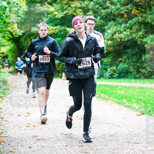 12.10.2025 - Bramfelder Halbmarathon 2025 Dr. Thomas Lammeyer http://msf.ph/oto/9348003 12.10.2025 10:25:42 Laufen 2853, 49, 629 meine-sportfotos.de