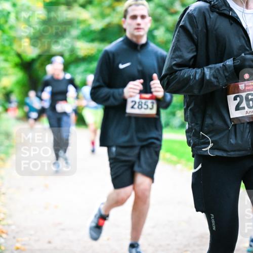 12.10.2025 - Bramfelder Halbmarathon 2025 Dr. Thomas Lammeyer http://msf.ph/oto/9348011 12.10.2025 10:25:43 Laufen 2853, 34, 491, 2629 meine-sportfotos.de