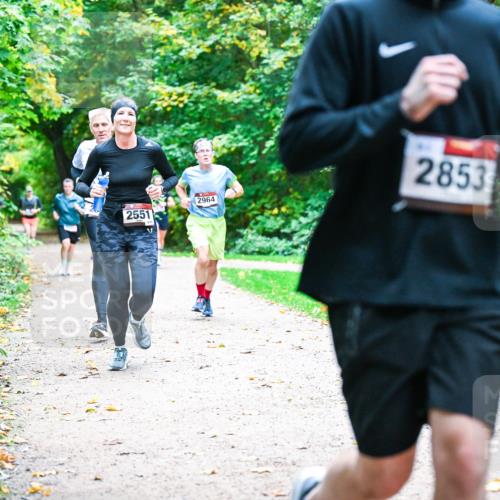 12.10.2025 - Bramfelder Halbmarathon 2025 Dr. Thomas Lammeyer http://msf.ph/oto/9348014 12.10.2025 10:25:44 Laufen 2551, 2964, 2853 meine-sportfotos.de