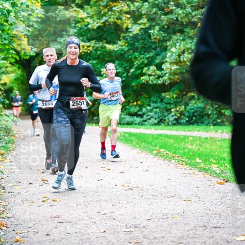 12.10.2025 - Bramfelder Halbmarathon 2025 Dr. Thomas Lammeyer http://msf.ph/oto/9348017 12.10.2025 10:25:45 Laufen 2668, 2551, 2964 meine-sportfotos.de