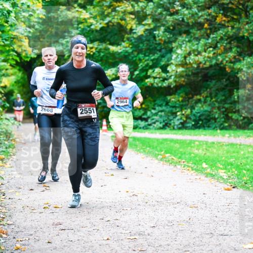 12.10.2025 - Bramfelder Halbmarathon 2025 Dr. Thomas Lammeyer http://msf.ph/oto/9348019 12.10.2025 10:25:45 Laufen 2668, 2551, 2964 meine-sportfotos.de