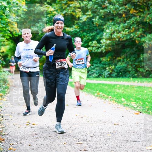 12.10.2025 - Bramfelder Halbmarathon 2025 Dr. Thomas Lammeyer http://msf.ph/oto/9348021 12.10.2025 10:25:45 Laufen 2551, 2964, 2668 meine-sportfotos.de