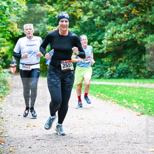 12.10.2025 - Bramfelder Halbmarathon 2025 Dr. Thomas Lammeyer http://msf.ph/oto/9348022 12.10.2025 10:25:45 Laufen 2668, 2551, 2964 meine-sportfotos.de