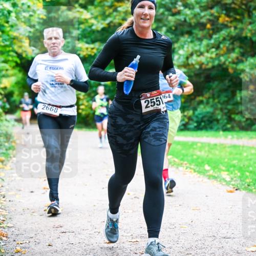 12.10.2025 - Bramfelder Halbmarathon 2025 Dr. Thomas Lammeyer http://msf.ph/oto/9348024 12.10.2025 10:25:46 Laufen 2668, 255164 meine-sportfotos.de