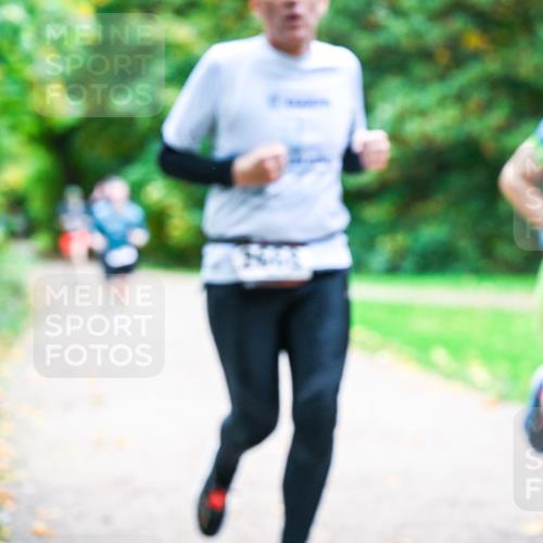 12.10.2025 - Bramfelder Halbmarathon 2025 Dr. Thomas Lammeyer http://msf.ph/oto/9348031 12.10.2025 10:25:47 Laufen  meine-sportfotos.de