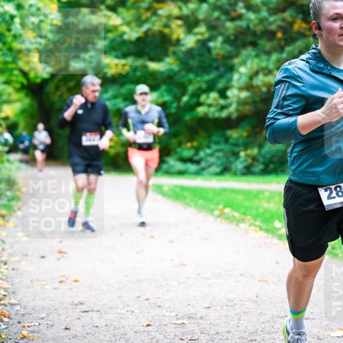 12.10.2025 - Bramfelder Halbmarathon 2025 Dr. Thomas Lammeyer http://msf.ph/oto/9348062 12.10.2025 10:25:52 Laufen 2889 meine-sportfotos.de