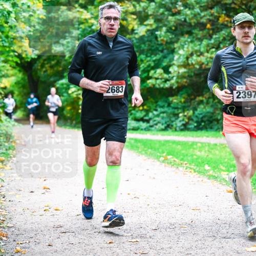 12.10.2025 - Bramfelder Halbmarathon 2025 Dr. Thomas Lammeyer http://msf.ph/oto/9348073 12.10.2025 10:25:54 Laufen 2683, 94, 2397 meine-sportfotos.de