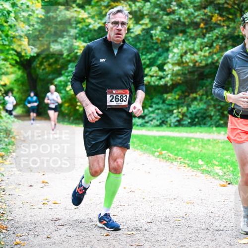 12.10.2025 - Bramfelder Halbmarathon 2025 Dr. Thomas Lammeyer http://msf.ph/oto/9348074 12.10.2025 10:25:54 Laufen 2683, 94, 397 meine-sportfotos.de