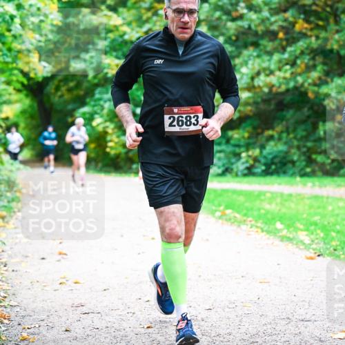 12.10.2025 - Bramfelder Halbmarathon 2025 Dr. Thomas Lammeyer http://msf.ph/oto/9348076 12.10.2025 10:25:54 Laufen 2683, 94, 239 meine-sportfotos.de