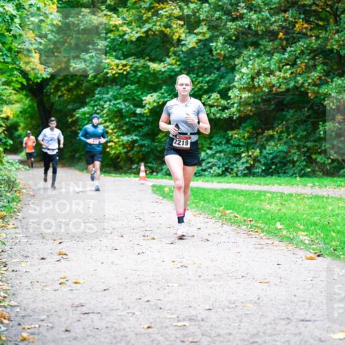 12.10.2025 - Bramfelder Halbmarathon 2025 Dr. Thomas Lammeyer http://msf.ph/oto/9348081 12.10.2025 10:25:58 Laufen 2219 meine-sportfotos.de