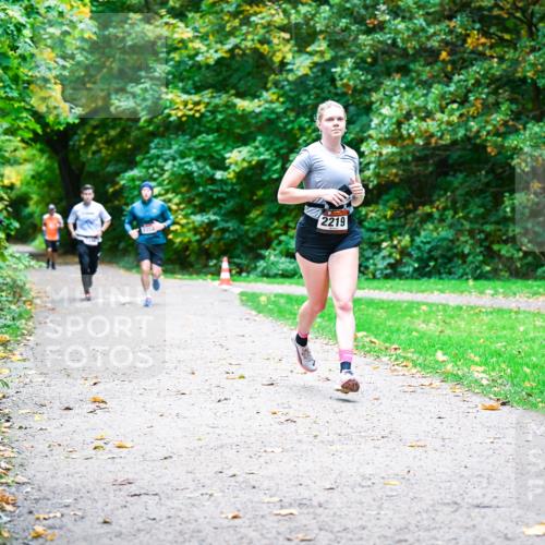 12.10.2025 - Bramfelder Halbmarathon 2025 Dr. Thomas Lammeyer http://msf.ph/oto/9348084 12.10.2025 10:25:59 Laufen 2219 meine-sportfotos.de