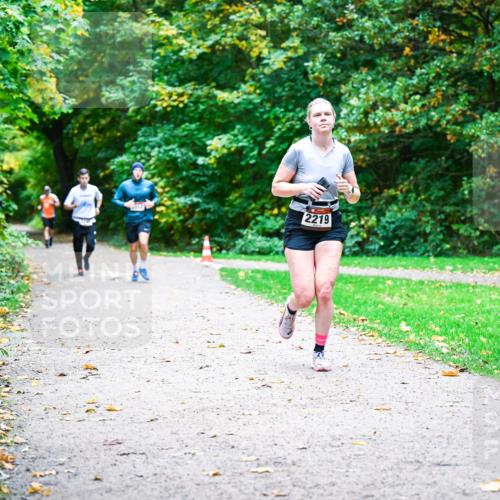 12.10.2025 - Bramfelder Halbmarathon 2025 Dr. Thomas Lammeyer http://msf.ph/oto/9348085 12.10.2025 10:25:59 Laufen 2219 meine-sportfotos.de