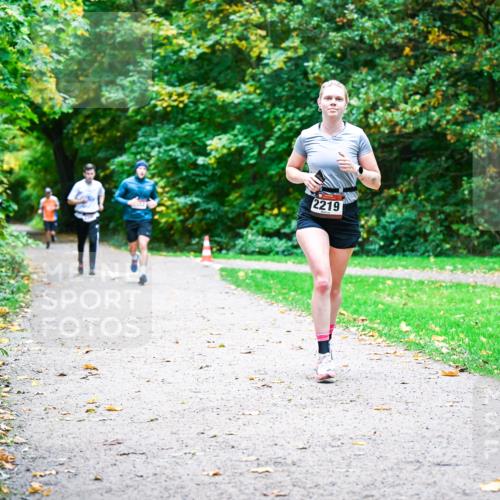 12.10.2025 - Bramfelder Halbmarathon 2025 Dr. Thomas Lammeyer http://msf.ph/oto/9348086 12.10.2025 10:25:59 Laufen 2219 meine-sportfotos.de