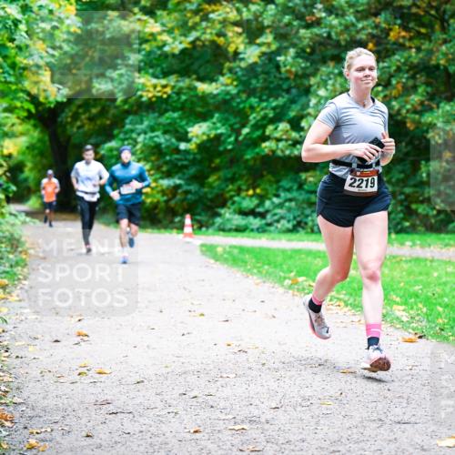 12.10.2025 - Bramfelder Halbmarathon 2025 Dr. Thomas Lammeyer http://msf.ph/oto/9348089 12.10.2025 10:25:59 Laufen 2219 meine-sportfotos.de