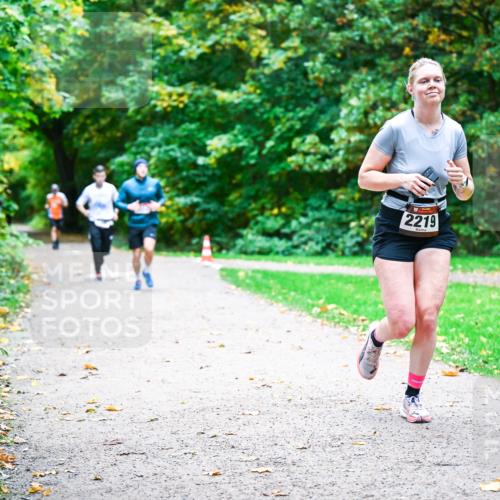 12.10.2025 - Bramfelder Halbmarathon 2025 Dr. Thomas Lammeyer http://msf.ph/oto/9348090 12.10.2025 10:25:59 Laufen 2219 meine-sportfotos.de