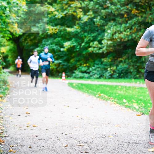 12.10.2025 - Bramfelder Halbmarathon 2025 Dr. Thomas Lammeyer http://msf.ph/oto/9348093 12.10.2025 10:26:00 Laufen 2219 meine-sportfotos.de