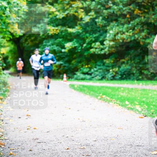 12.10.2025 - Bramfelder Halbmarathon 2025 Dr. Thomas Lammeyer http://msf.ph/oto/9348094 12.10.2025 10:26:00 Laufen 2219 meine-sportfotos.de