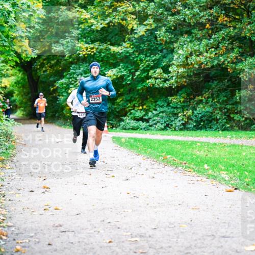 12.10.2025 - Bramfelder Halbmarathon 2025 Dr. Thomas Lammeyer http://msf.ph/oto/9348095 12.10.2025 10:26:01 Laufen 2730, 2352 meine-sportfotos.de