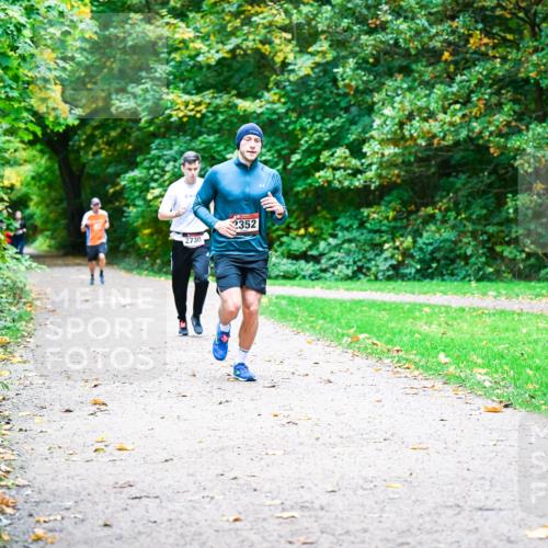 12.10.2025 - Bramfelder Halbmarathon 2025 Dr. Thomas Lammeyer http://msf.ph/oto/9348099 12.10.2025 10:26:02 Laufen 2730, 2352 meine-sportfotos.de