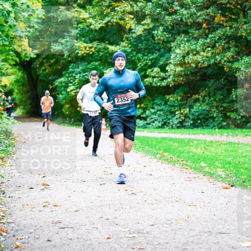 12.10.2025 - Bramfelder Halbmarathon 2025 Dr. Thomas Lammeyer http://msf.ph/oto/9348101 12.10.2025 10:26:02 Laufen 2730, 2352 meine-sportfotos.de