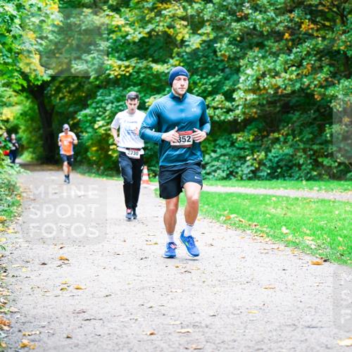 12.10.2025 - Bramfelder Halbmarathon 2025 Dr. Thomas Lammeyer http://msf.ph/oto/9348102 12.10.2025 10:26:02 Laufen 2730, 352 meine-sportfotos.de