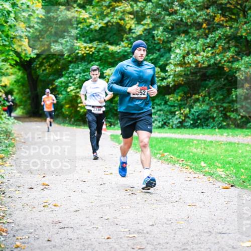 12.10.2025 - Bramfelder Halbmarathon 2025 Dr. Thomas Lammeyer http://msf.ph/oto/9348103 12.10.2025 10:26:02 Laufen 2730, 52 meine-sportfotos.de