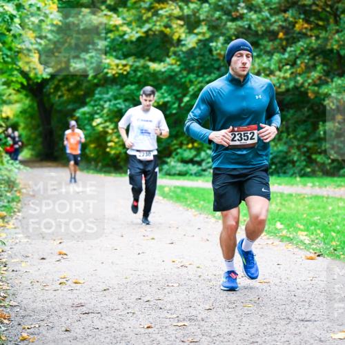 12.10.2025 - Bramfelder Halbmarathon 2025 Dr. Thomas Lammeyer http://msf.ph/oto/9348107 12.10.2025 10:26:03 Laufen 2352, 2730 meine-sportfotos.de