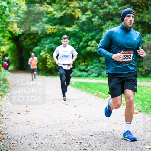 12.10.2025 - Bramfelder Halbmarathon 2025 Dr. Thomas Lammeyer http://msf.ph/oto/9348109 12.10.2025 10:26:03 Laufen 352 meine-sportfotos.de