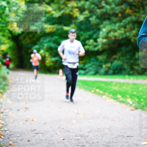 12.10.2025 - Bramfelder Halbmarathon 2025 Dr. Thomas Lammeyer http://msf.ph/oto/9348113 12.10.2025 10:26:04 Laufen 2352 meine-sportfotos.de
