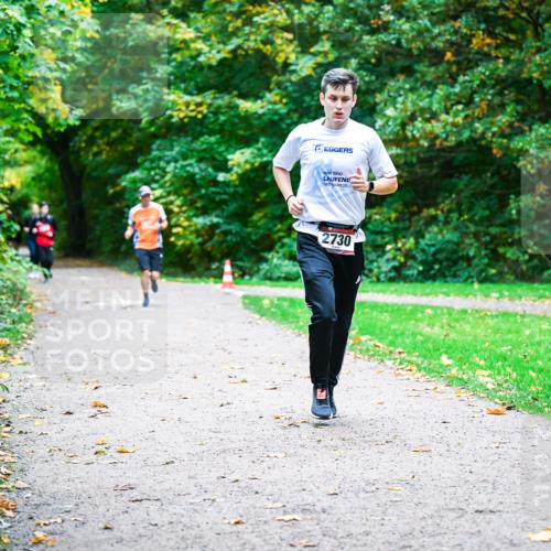 12.10.2025 - Bramfelder Halbmarathon 2025 Dr. Thomas Lammeyer http://msf.ph/oto/9348116 12.10.2025 10:26:05 Laufen 2730 meine-sportfotos.de