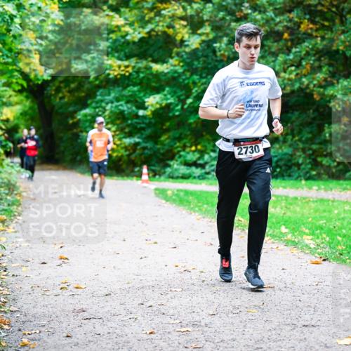 12.10.2025 - Bramfelder Halbmarathon 2025 Dr. Thomas Lammeyer http://msf.ph/oto/9348119 12.10.2025 10:26:05 Laufen 2730 meine-sportfotos.de