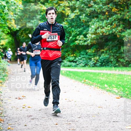 12.10.2025 - Bramfelder Halbmarathon 2025 Dr. Thomas Lammeyer http://msf.ph/oto/9348145 12.10.2025 10:26:14 Laufen 2811, 2537 meine-sportfotos.de