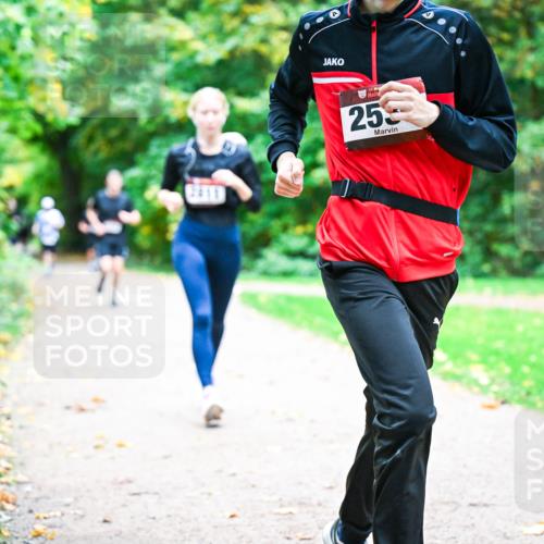 12.10.2025 - Bramfelder Halbmarathon 2025 Dr. Thomas Lammeyer http://msf.ph/oto/9348152 12.10.2025 10:26:15 Laufen 25 meine-sportfotos.de