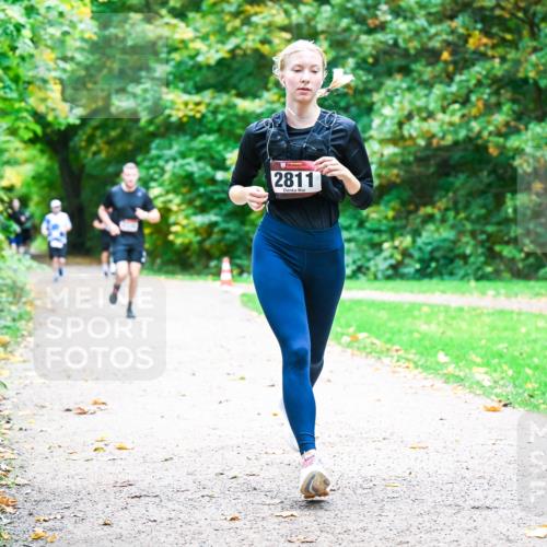 12.10.2025 - Bramfelder Halbmarathon 2025 Dr. Thomas Lammeyer http://msf.ph/oto/9348156 12.10.2025 10:26:16 Laufen 2811 meine-sportfotos.de