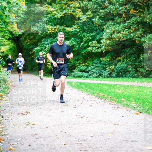 12.10.2025 - Bramfelder Halbmarathon 2025 Dr. Thomas Lammeyer http://msf.ph/oto/9348160 12.10.2025 10:26:18 Laufen 2326 meine-sportfotos.de