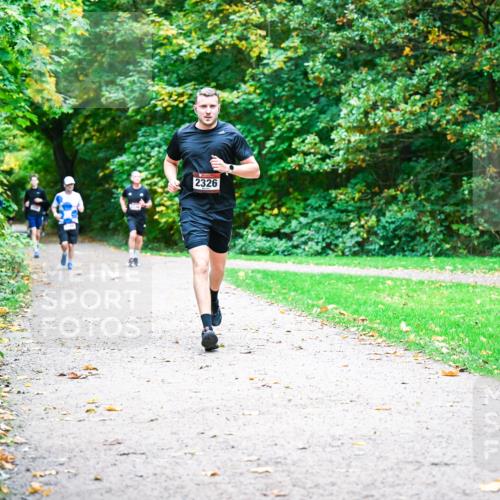 12.10.2025 - Bramfelder Halbmarathon 2025 Dr. Thomas Lammeyer http://msf.ph/oto/9348162 12.10.2025 10:26:18 Laufen 2326 meine-sportfotos.de